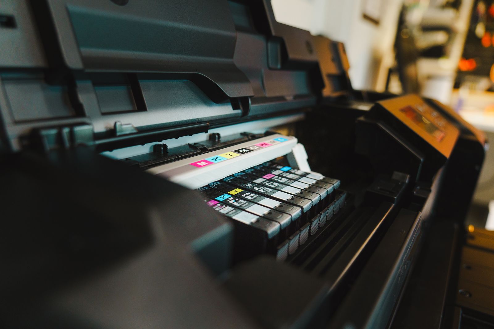 Tintenpatronen in einem Großformatdrucker